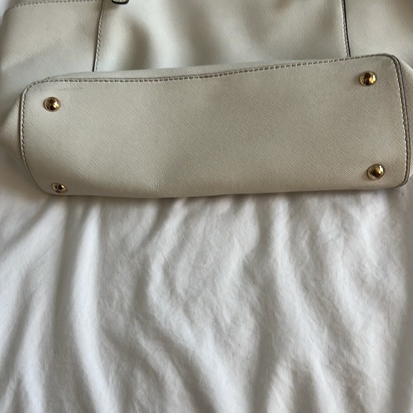 Michael Kors Jet Set Tote- White - Picture 7 of 13